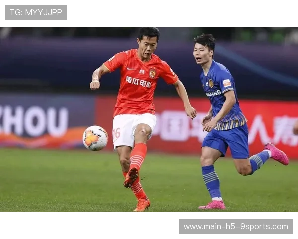 海港队维持高压逼抢体系，多次创造前场机会