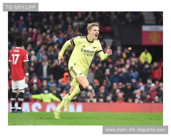 阿森纳中场传球课：厄德高示范一分钟内三次直塞技巧