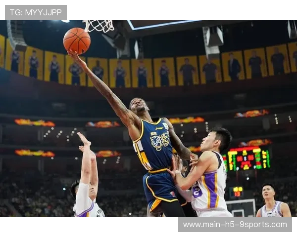 CBA杯广东快速推进，快攻上篮一条龙完成